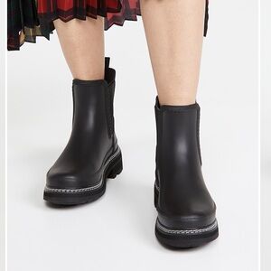 Hunter refined chealse stitch boots